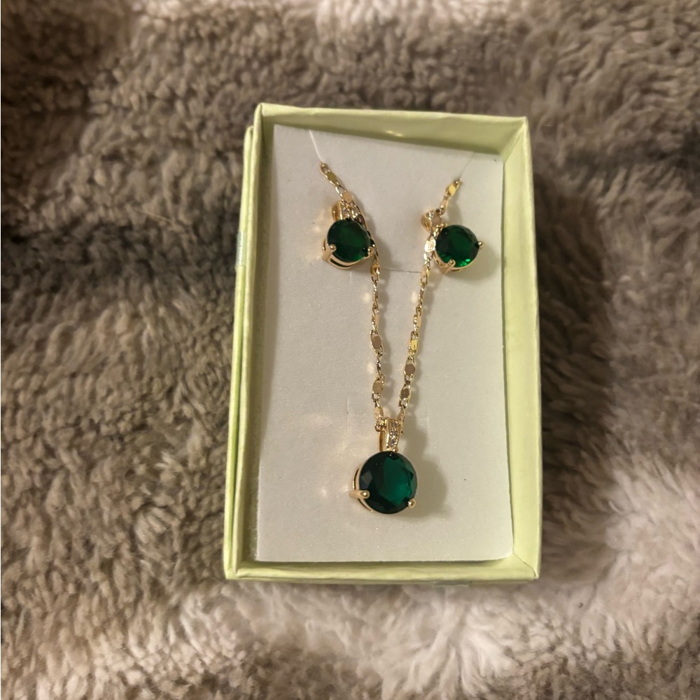 18K Gold plated on brass Green Jewelry Set 18”